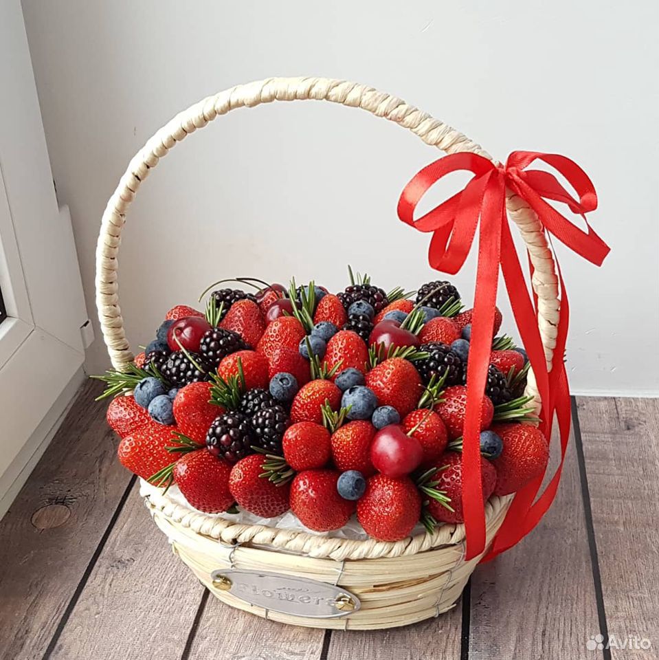 Букет из ягод в корзине купить на Зозу.ру - фотография № 4