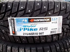 Hankook winter 215 65 r16. Hankook 419 215/65 r16. Hankook Winter i Pike RS 215/65 r16 98t. Резина 215/65 r16 зима шипованная Hankook Winter. Автомобильная шина Hankook Tire Winter i*Pike RS w419 215/65 r16 98t зимняя шипованная.