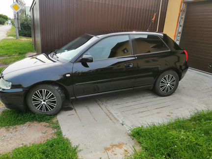 Audi A3 1.6 AT, 2001, хетчбэк