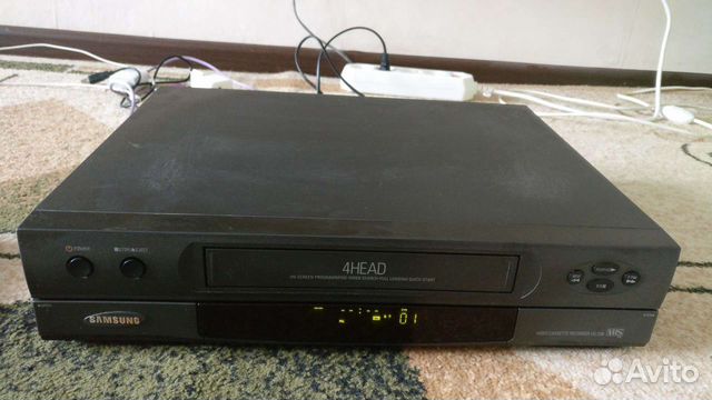 Видеомагнитофон samsung,с касетами 16 шт