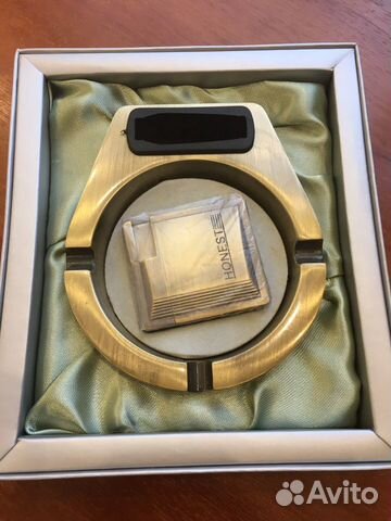 Зажигалка и пепельница