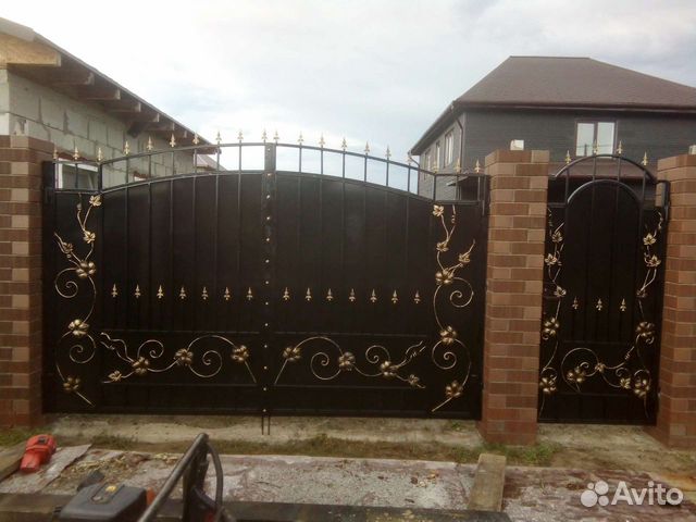 Кованые металлические ворота