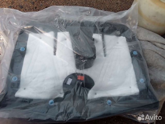 Пластик задней двери Рено Дастер