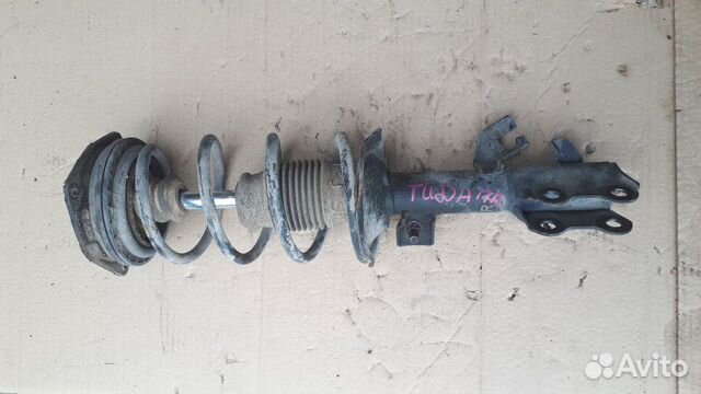 Амортизатор передний правый Nissan Tiida Latio