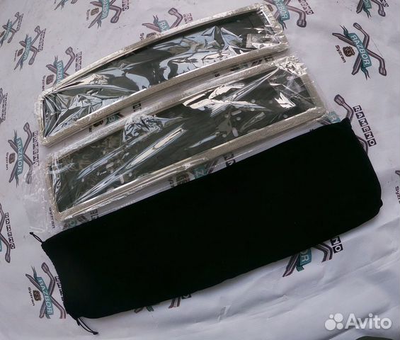 Рамка для номера со стразами