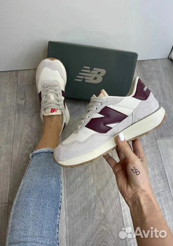 Кроссовки New Balance женские