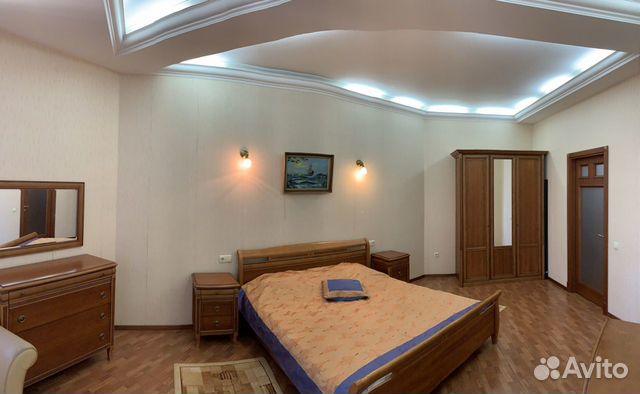 

2-к. квартира, 71 м², 8/10 эт.