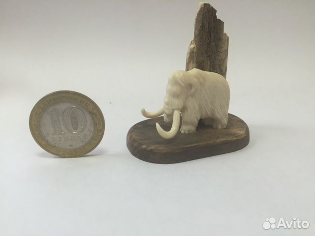 Фигурки из бивня мамонта Фигурки из бивня мамонта