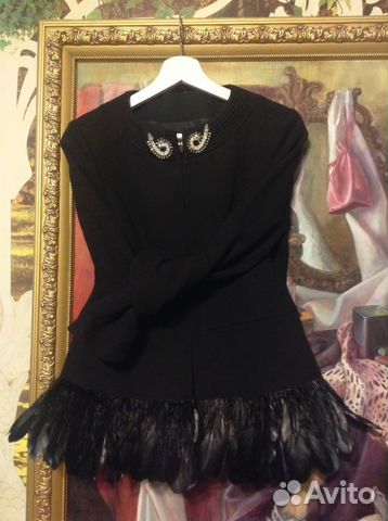 Жакет с баской из перьев Жакет с баской из перьев