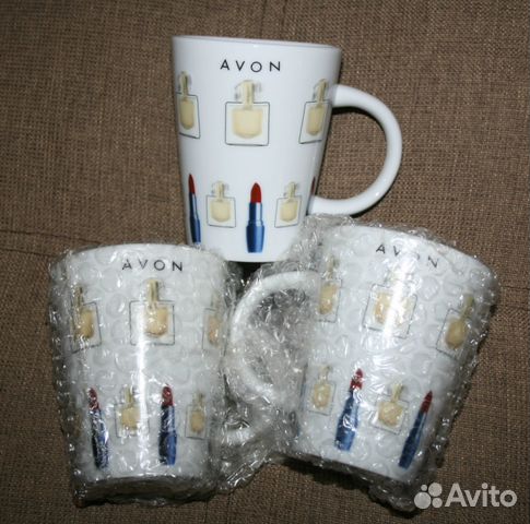 Три кружки Avon, ложка Nescafe, бокал hoegaarden Три кружки Avon, ложка Nescafe, бокал hoegaarden