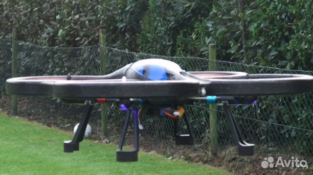 Новый квадрокоптер на пульте управления дрон Новый квадрокоптер на пульте управления дрон