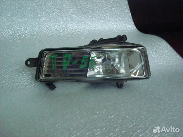 Фара противотуманная правая VW Passat (B7) Фара противотуманная правая VW Passat (B7)