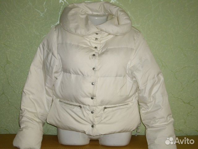 Светлый пуховик мотиви