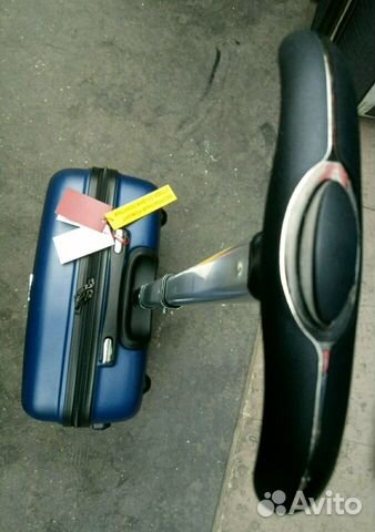 Новый чемодан на колесах кейс-пилот Новый чемодан на колесах кейс-пилот