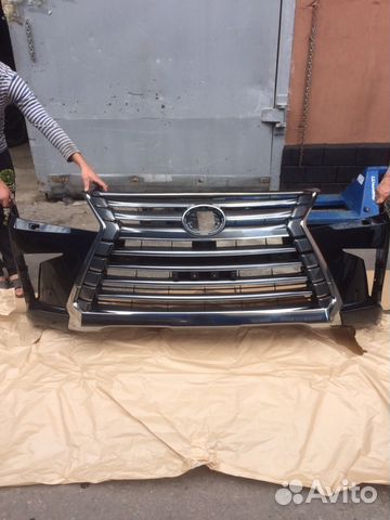 Новый передний бампер с решеткой Lexus LX570 2017