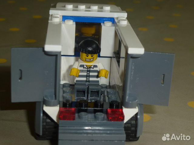 Lego City Полицейский наряд и служебная собака Lego City Полицейский наряд и служебная собака
