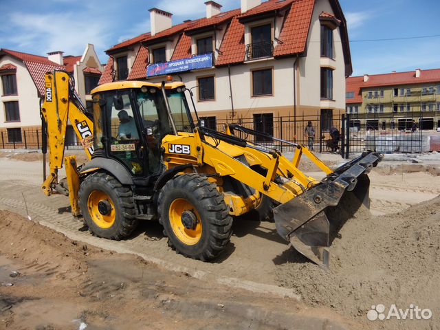 Экскаваторщик на погрузчик-экскаватор JCB 4CX