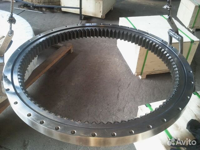 Опу кб 402. 81qb-01021-jdf круг опорно-поворотный. Смазка поворотного круга. Опорно-поворотный круг для экскаватора doosan dx300. Смазка поворотного круга.