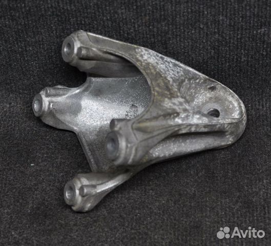 Кронштейн двигателя левый 3.0 Touareg 7L8199307K