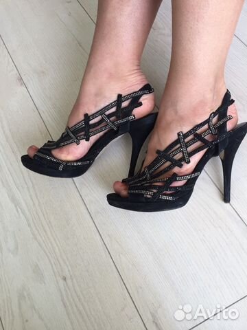 Босоножки на каблуке со стразами чёрные Босоножки на каблуке со стразами чёрные