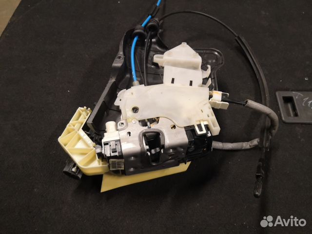 Замок задней двери Mercedes W212 W204 A2047302135 Замок задней двери Mercedes W212 W204 A2047302135