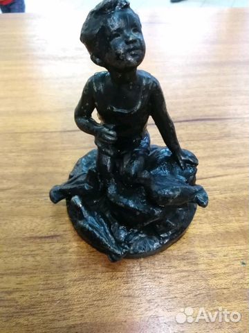 Статуэтка Чугун Мальчик с 3 голубями