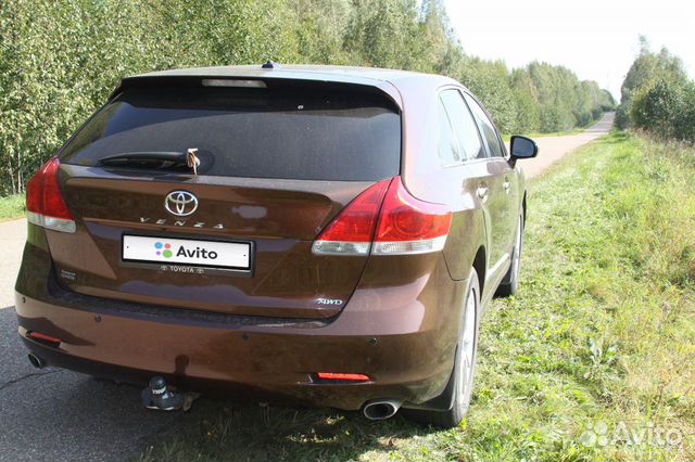 Toyota Venza вид сзади