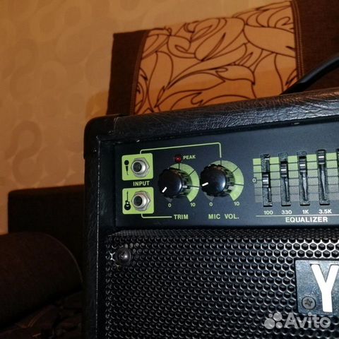 Комбоусилитель Yamaha APG15 для акустической гитар