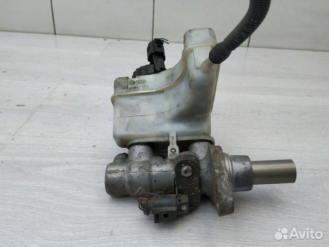 Главный тормозной цилиндр 3C1614019E VW Passat (B6