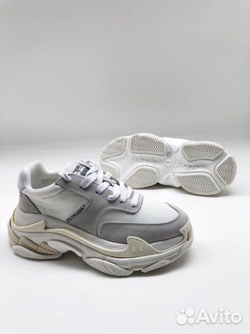 Кроссовки Balenciaga triple S белые Кроссовки Balenciaga triple S белые
