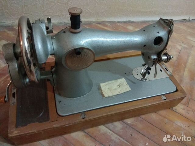 Швейная машинка СССР ручная Швейная машинка СССР ручная