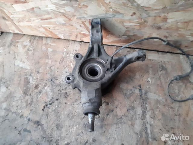 Кулак поворотный передний правый Peugeot 308 2007)
