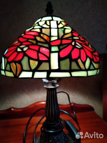 Винтажная настольная лампа в технике Тиффани, сред Винтажная настольная лампа в технике Тиффани, сред