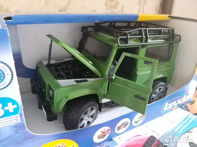 Внедорожник Bruder Land Rover Defender Внедорожник Bruder Land Rover Defender