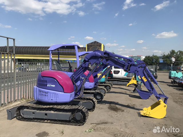 Японский экскаватор Komatsu PC30uu-3 джойстики Японский экскаватор Komatsu PC30uu-3 джойстики