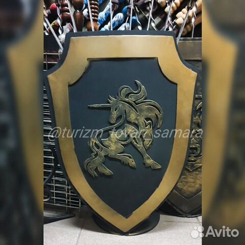 Щит с шампурами