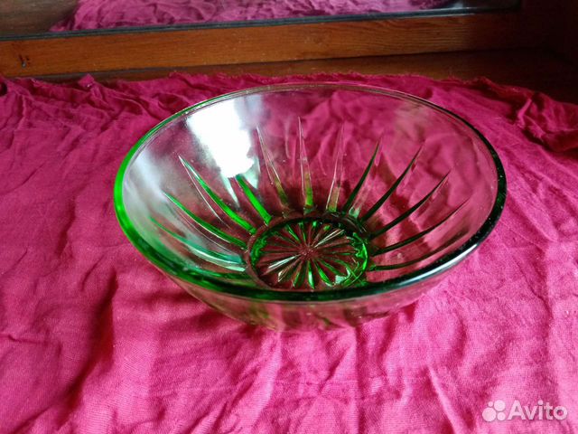 Салатник из зелёного стекла советский