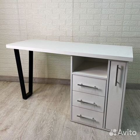 Маникюрный стол лофт в наличии
