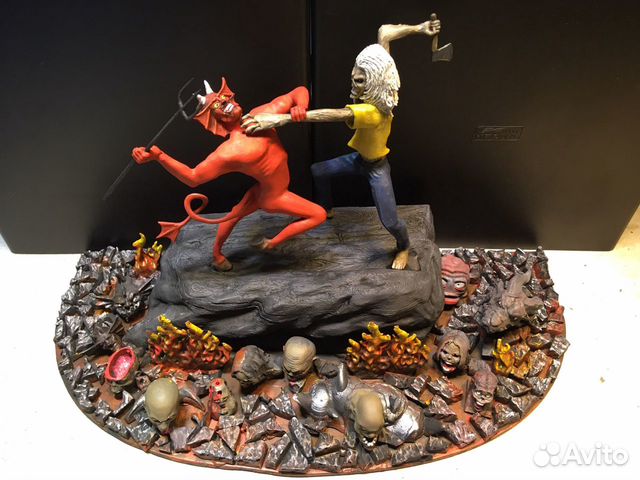 Iron maiden фигурка на подставке