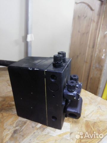 Насос опрокидывания кабины и запасного колеса