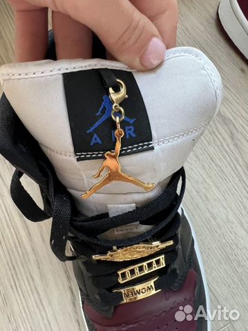 Женские кроссовки Air Jordan 1 Mid «Gold Pendants»