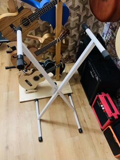 Стойка белая для Клавишных