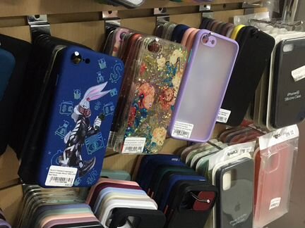 Чехлы и накладки на iPhone 7 и 8