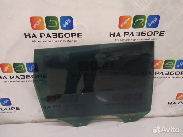 Стекло двери заднее правое Volkswagen Touareg GP