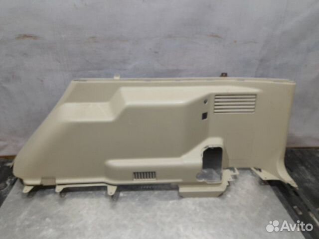 Обшивка багажника правая Mitsubishi Pajero V93W