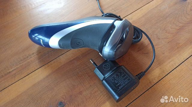 Электробритва Philips PT737