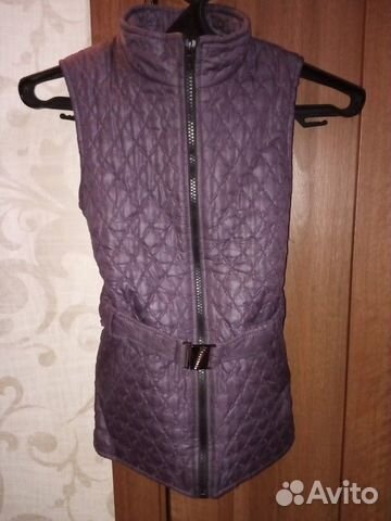 Два одинаковых жилета на девочек рост 120- 130