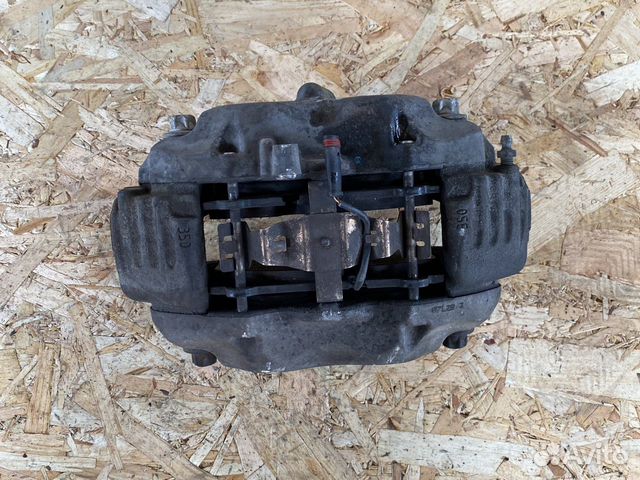 Суппорт передний правый Мерседес w216