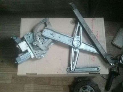 Стеклоподъемник передний правый Toyota corolla e12