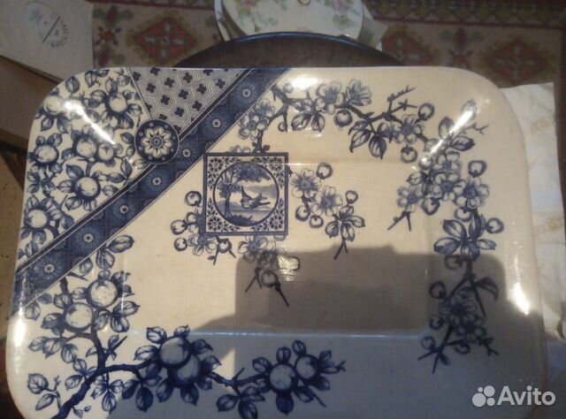 Антиквар. фарфор. сервиз и блюдо (12 предметов)